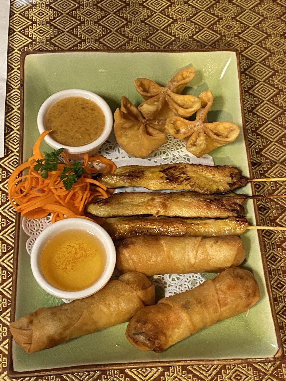 Thai restaurant menu with lunch and dinner sections.